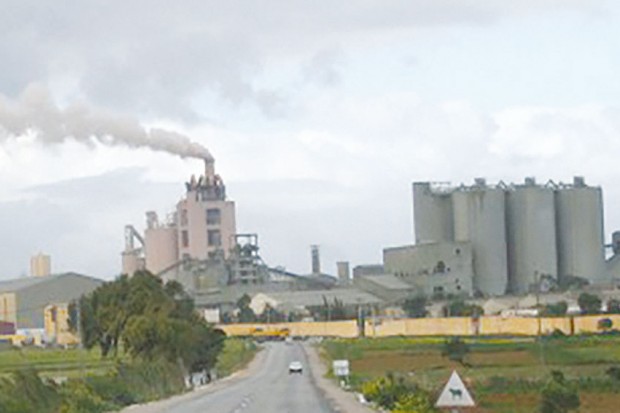 RETARD DANS L’INSTALLATION DU FILTRE À MANCHE:  La cimenterie de Béni-Saf sous la menace de fermeture