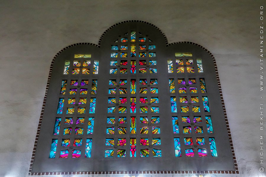 Vitraux de la cathédrale du Sacré-Cœur d'Oran (Algérie), de style romano-byzantin