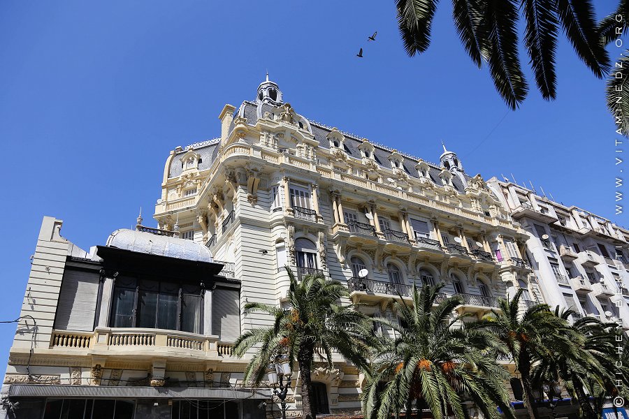 Immeuble de l'époque coloniale à Oran -  Boulevard de la Soummam (ex-Boulevard Gallieni)