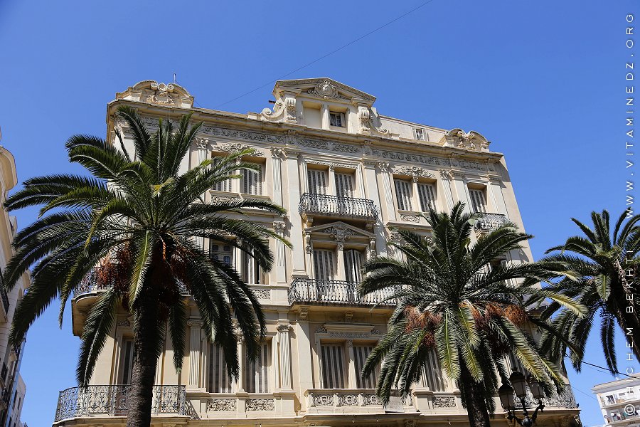 Immeuble de l'époque coloniale à Oran -  Boulevard de la Soummam (ex-Boulevard Gallieni)