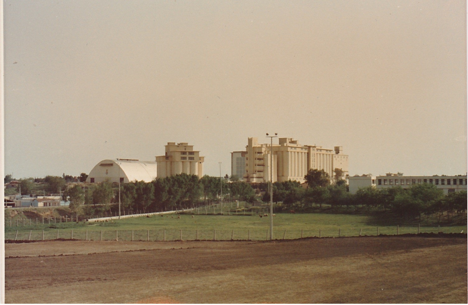 Tiaret, les anciens silos a grain.