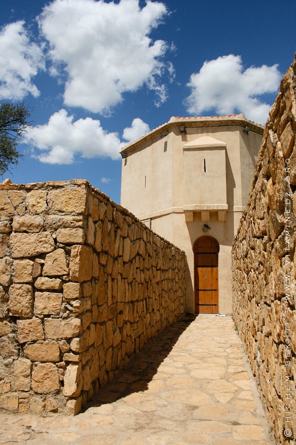 Petit musée où sont exposés des tableaux représentant saint Augustin, sa mère, des membres de sa famille et ses compagnons.