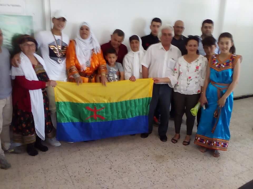 La Fondation Colonel Amirouche honore Acherir Idir, sacré champion national de Vo-Vietnam, catégorie Junior. Sa famille et ses entraîneurs étaient, également, présents à ce rendez-vous convivial. Félicitations et bravo, à tous ceux qui ont soutenu notre champion, pour cette consécration.