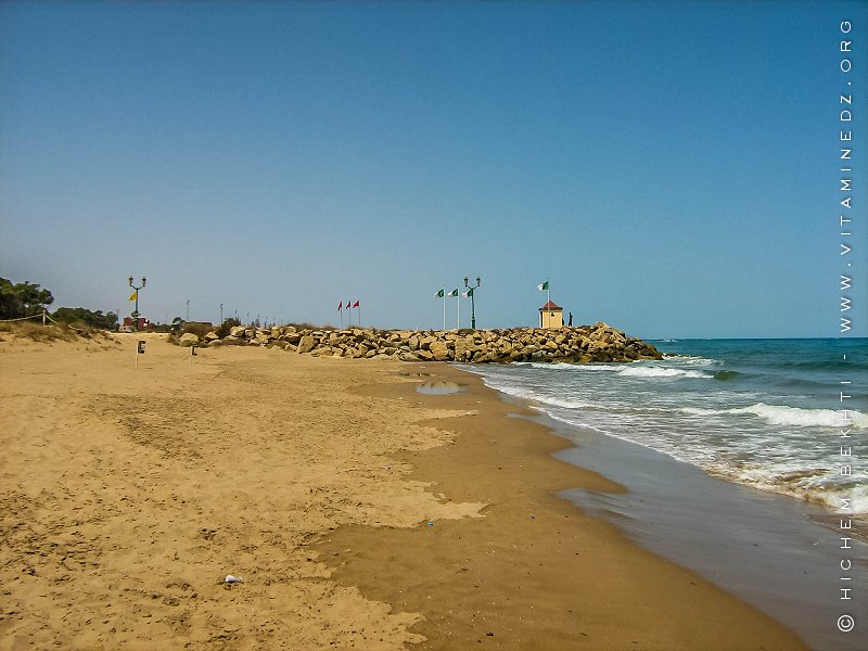 Port-Say : la frontière, la plage, l'essence, l'âne et la Mercedes