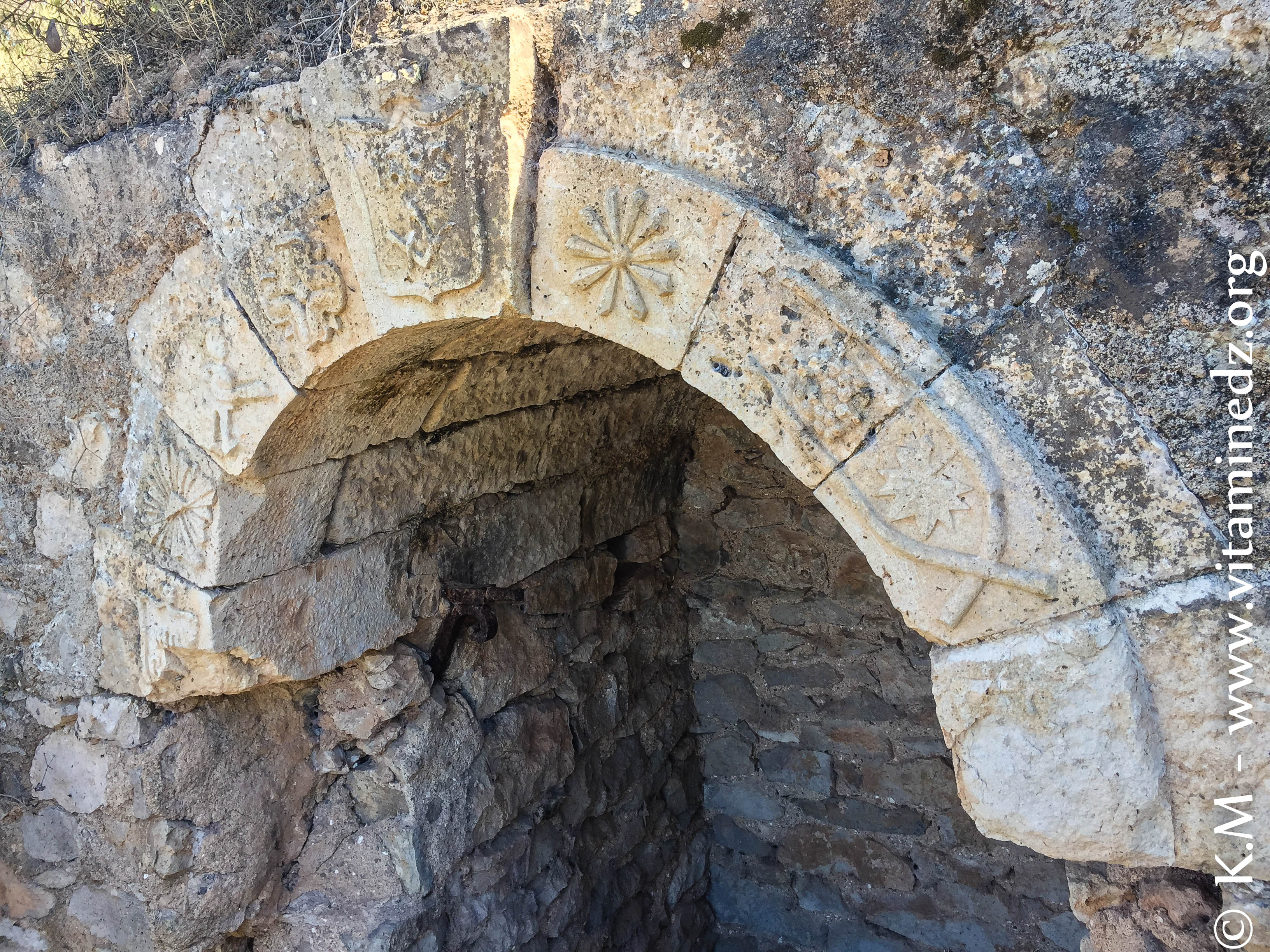 من زاوية أخرى بئر عين بن طاوس بقرية عين القلة - الغزوات