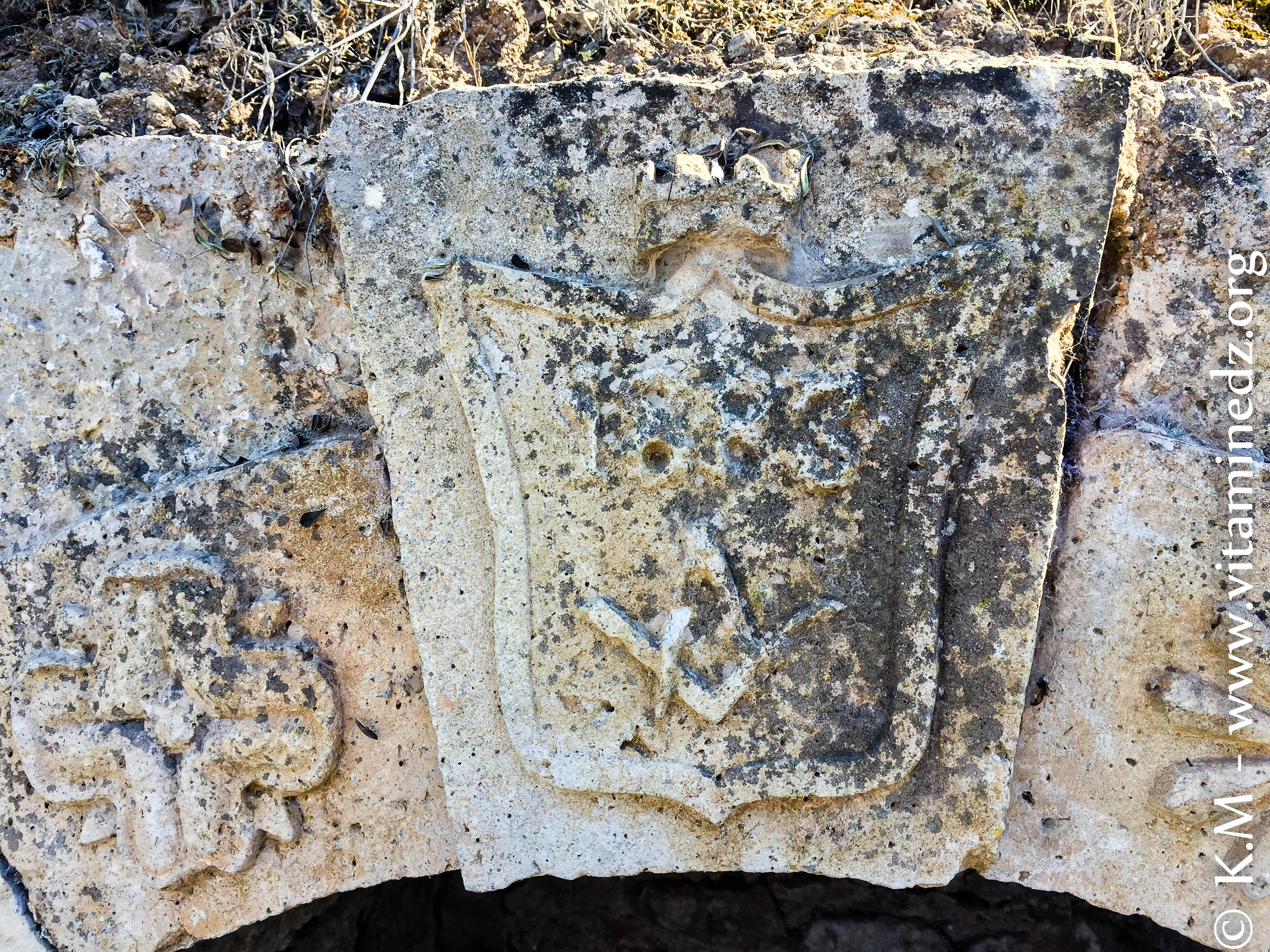 رمز الفرجار و المسطرة بعين بن طاوس - الغزوات