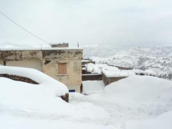 Neige de février 2012 à Bouzelatène