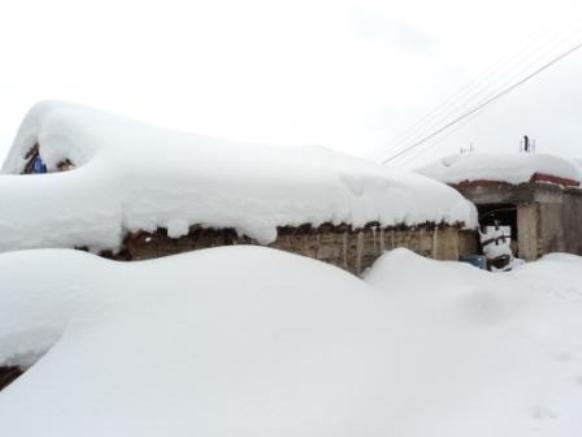 Neige de février 2012 à Bouzelatène