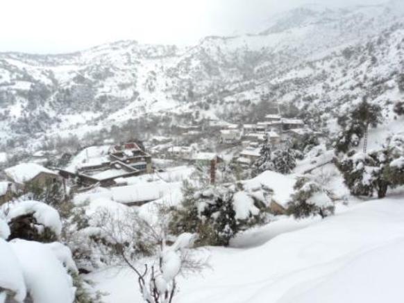 Neige de février 2012 à Bouzelatène