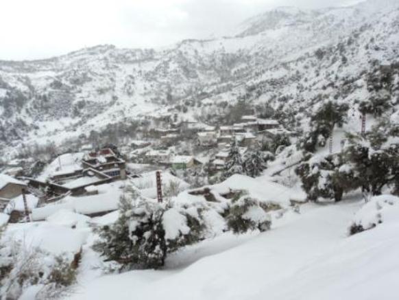 Neige de février 2012 à Bouzelatène