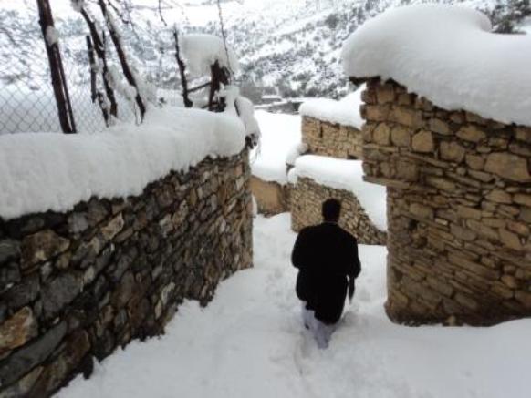 Neige de février 2012 à Bouzelatène