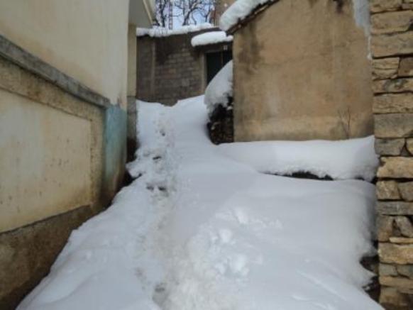 Neige de février 2012 à Bouzelatène