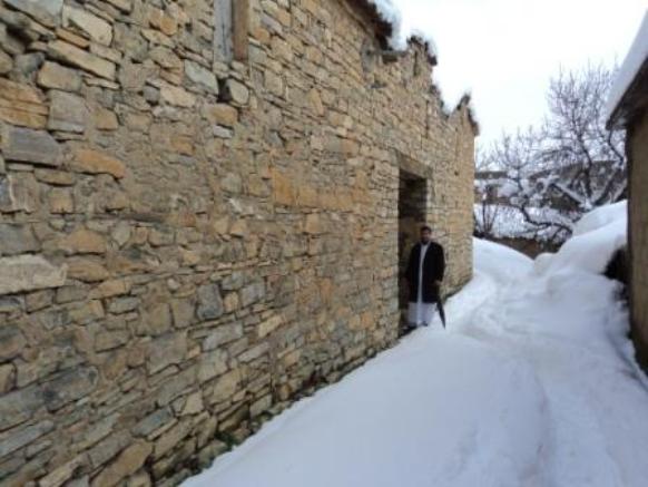 Neige de février 2012 à Bouzelatène