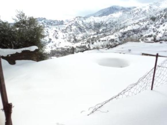 Neige de février 2012 à Bouzelatène