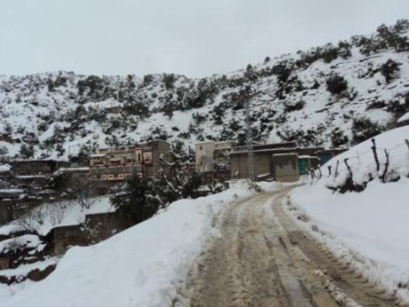 Neige de février 2012 à Bouzelatène