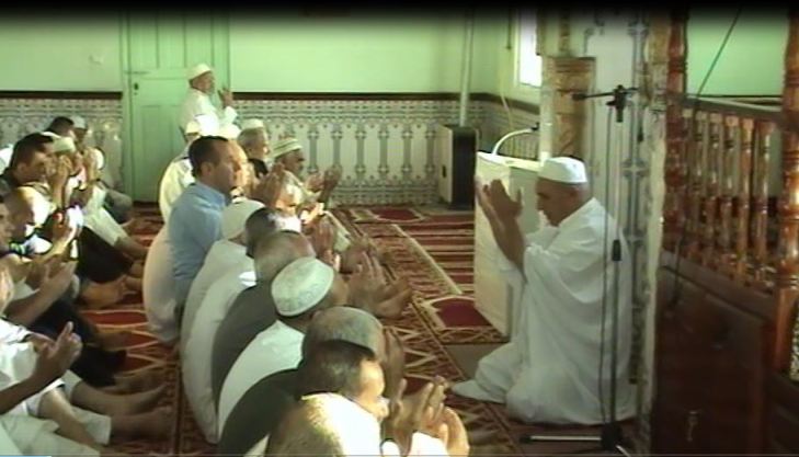 Ambiance de fête à Bouzelatène