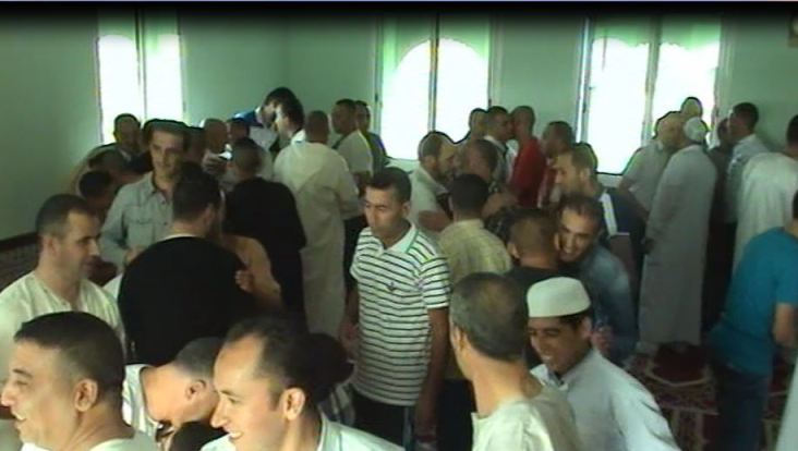 Ambiance de fête à Bouzelatène