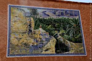 Boussemghoun est connue pour ses palmeraies, ses ksour et la culture des grenades.