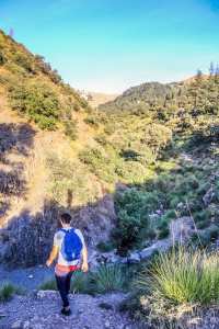 Randonnée pédestre dans les monts Djurdjura près d'Ait ouabane