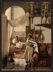 Femmes mauresques dans leur intérieur (Alger entre 1890 et 1899)