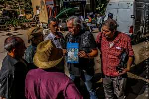 Denis Martinez co-fondateur du Festival international raconte-arts (ici à Aït Ouabane)