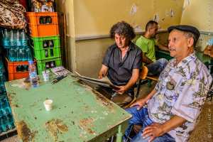 Un plasticien participant au Festival international raconte-arts (ici à Aït Ouabane)