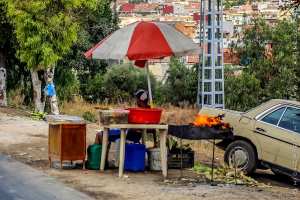 Vendeur de maïs grillé à Bab El assa