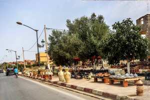 A part la poterie de Bider, tout le reste est importé du Maroc ou Tunisie ....