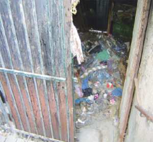 Constantine - Passage souterrain de la place du 1er novembre:  Une décharge en plein centre-ville