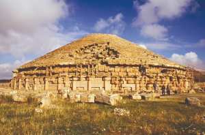 LES SITES ET MONUMENTS HISTORIQUES À L'ABANDON EN ALGÉRIE:   L’Unesco risque de déclasser les sites inscrits au patrimoine mondial