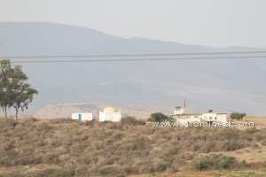 Frontière Algérie-Maroc - Poste marocain à coté d'un marabout