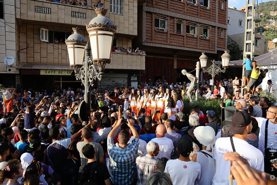 Chorale de filles Kabyles à l'ouverture Raconte-Arts 2017 (Ath Ouabane)