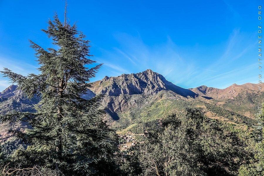 Randonnée pédestre dans les monts Djurdjura près d'Ait ouabane