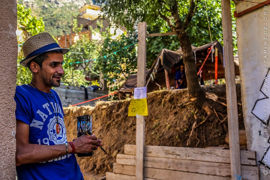 Le plasticien Fethi Hadj Kacem (Khero) au Festival international raconte-arts La 14e édition à Aït Ouabane