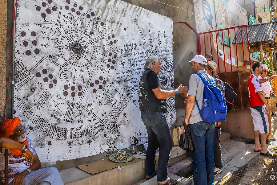 Denis Martinez co-fondateur du Festival international raconte-arts (ici à Aït Ouabane)