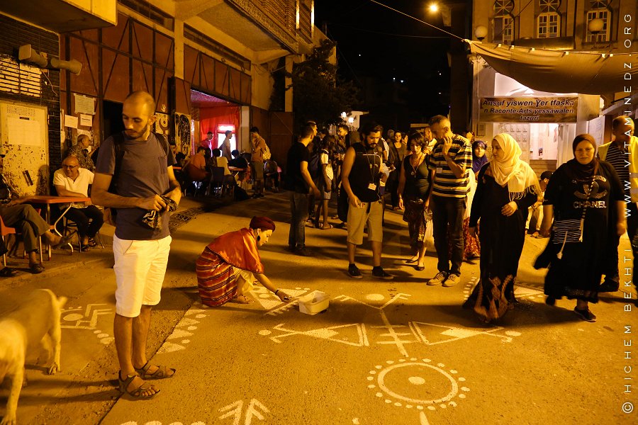 Jeune plasticienne au Festival international raconte-arts La 14e édition à Aït Ouabane