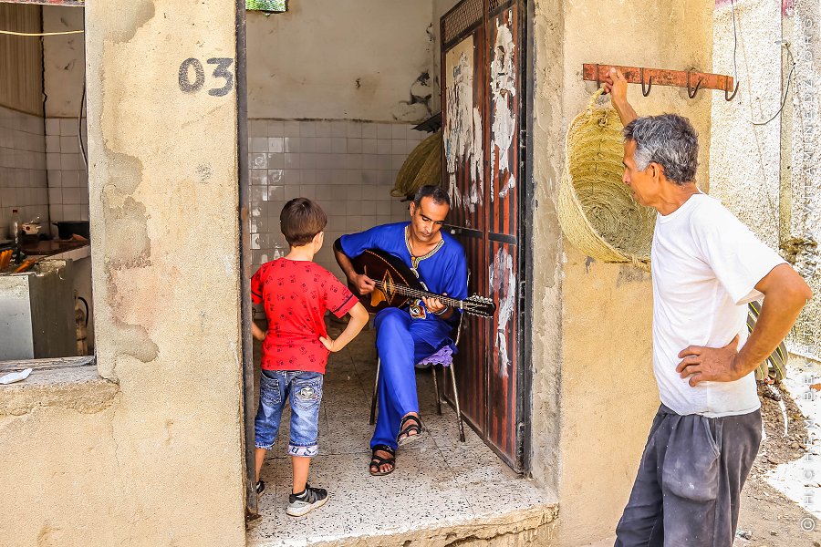 Le musicien Aziz Abbassi toujours présent au Festival international raconte-arts La 14e édition à Aït Ouabane