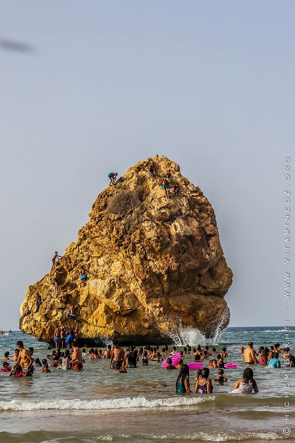 Le Rocher de Moscarda ... Un tremplin pour les courageux qui veulent faire des plongeons