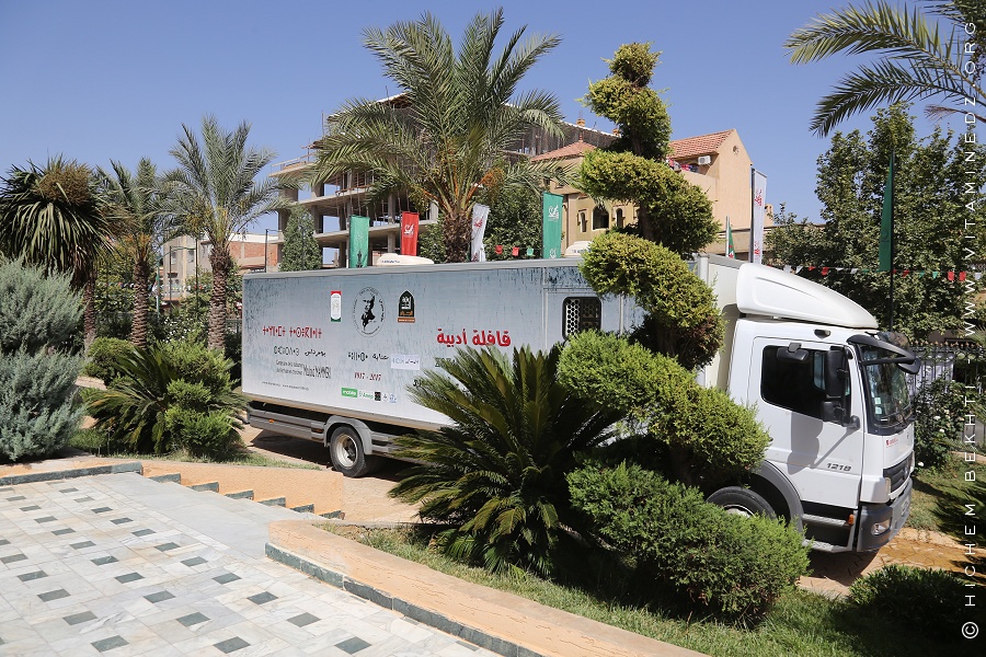 Le Bibliobus participant au Forum du centenaire de la naissance de l'écrivain Mouloud Mammerie à Tlemcen