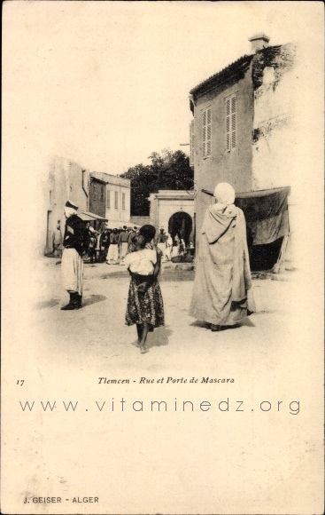 Tlemcen, rue et porte de Mascara (ancienne photo)