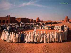 Chants en choeurs appelé Ahalil de la région du Gourara, à Timimoune, Sahara algérien.