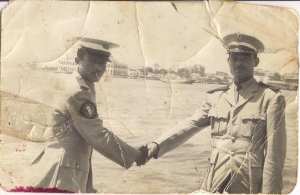 هذه صورة عبد الباسط مع أحد القادة العرب على ضفاف النيل أتناء حرب 1973