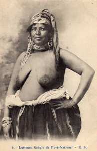 carte postale -Lutteuse kabyle de fort-national