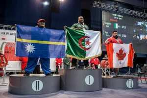 رافع راية الجزائر الاسطورة