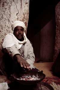 Soirée autour d'un feu à la Zaouia de Sidi El Hadj Lahcene à Guentour