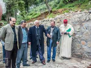 Tlemcen - Station Sidi Abdallah d'El Baal - Recueillement de Hadj Merabet sur les tombes de ses compagnons d'arme (Mai 2004)