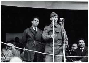 Le nouveau président Ben Bella (à g.) et son ministre de la Défense, Houari Boumédiène en septembre 1962, au lendemain de l'indépendance. © KAHIA/ARCHIVES J.A.