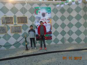 مروان وساعد مقراني بساحة الشهداء بباتنة