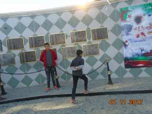 مروان وساعد مقراني بساحة الشهداء بباتنة بمناسبة عيد الثورة