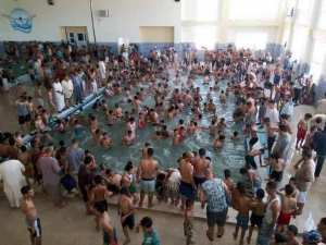Quand tu quittes les embouteillages pour te reposer à la piscine... Sidi Aissa dans la Wilaya de Msila.